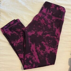 Lululemon size 4 Wunder Under Shibori Darkest Magenta Black